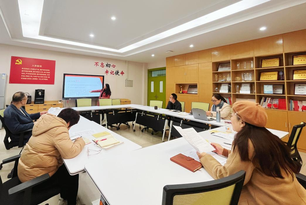 草榴社区
党委理论学习中心组...